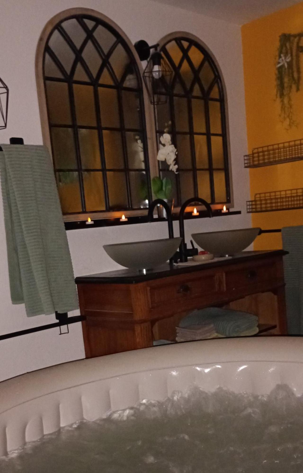 Le Clos Fleuri Ségrie Exteriör bild